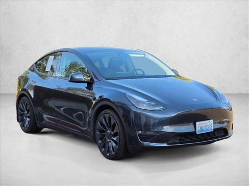 Used 2024 Tesla Model Y Performance AWD/4WD image 3