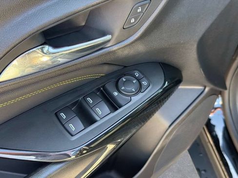Used 2024 Chevrolet Trax LT w/ Driver Confidence Package FWD image 19