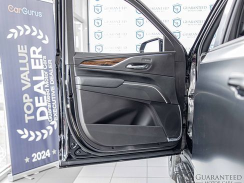 Used 2023 Cadillac Escalade Luxury w/ LPO, Floor Liner Package AWD/4WD image 30