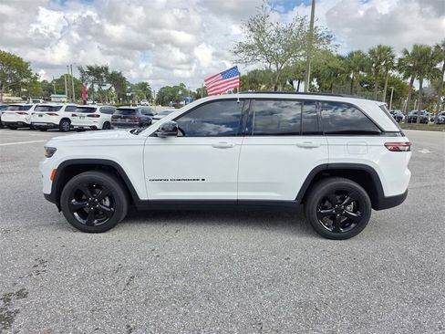 Used 2022 Jeep Grand Cherokee Altitude image 7