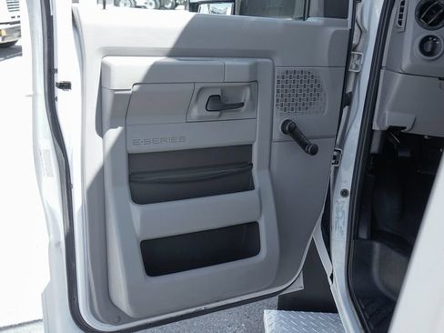 Used 2013 Ford E-450 and Econoline 450 Super Duty w/ Shuttle Bus Prep Pkg RWD image 16