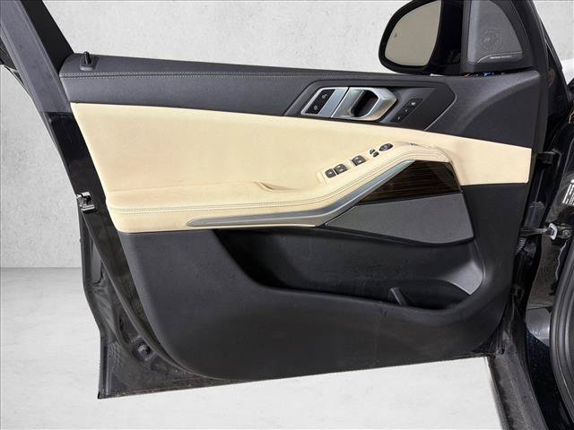 Used 2021 BMW X5 sDrive40i w/ Premium Package RWD image 12