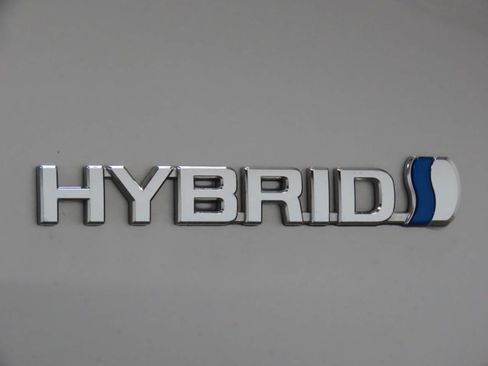 Used 2021 Toyota RAV4 XLE w/ Convenience Package AWD/4WD image 6