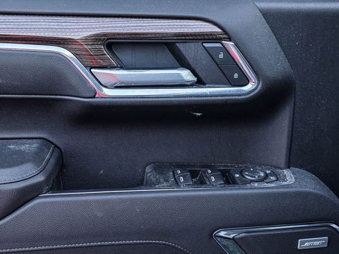 Used 2025 Chevrolet Silverado 1500 LT Trail Boss w/ Convenience Package II image 9