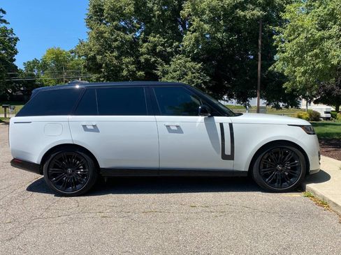 Used 2023 Land Rover Range Rover Long Wheelbase SE AWD/4WD image 6