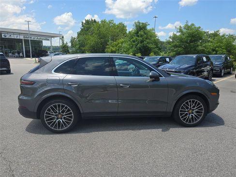Used 2022 Porsche Cayenne S AWD/4WD image 2