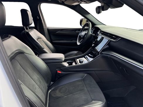 Used 2024 Jeep Grand Cherokee L Altitude image 18