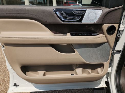 Used 2023 Lincoln Navigator Reserve AWD/4WD image 13