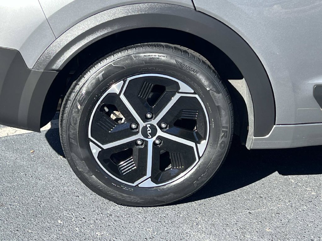 Used 2023 Kia Niro EX FWD image 9