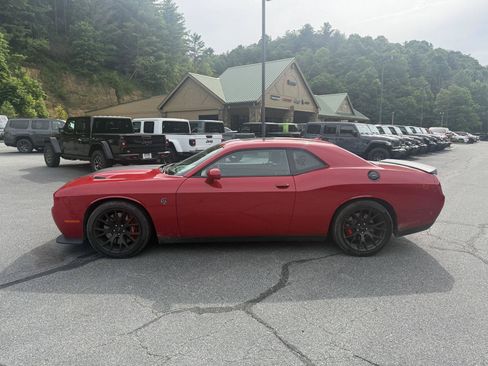 Used 2016 Dodge Challenger SRT Hellcat RWD image 3