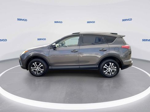 Used 2018 Toyota RAV4 LE FWD image 5
