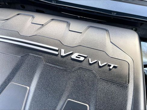 Used 2018 Jeep Cherokee Latitude Plus w/ Comfort/Convenience Group image 30