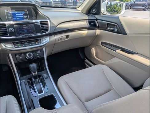 Used 2014 Honda Accord Touring image 9