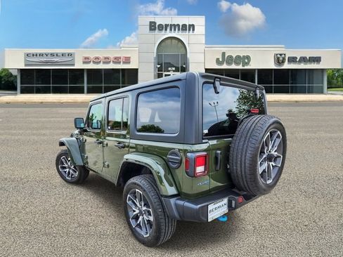 Used 2024 Jeep Wrangler Unlimited w/ Convenience Group AWD/4WD image 7