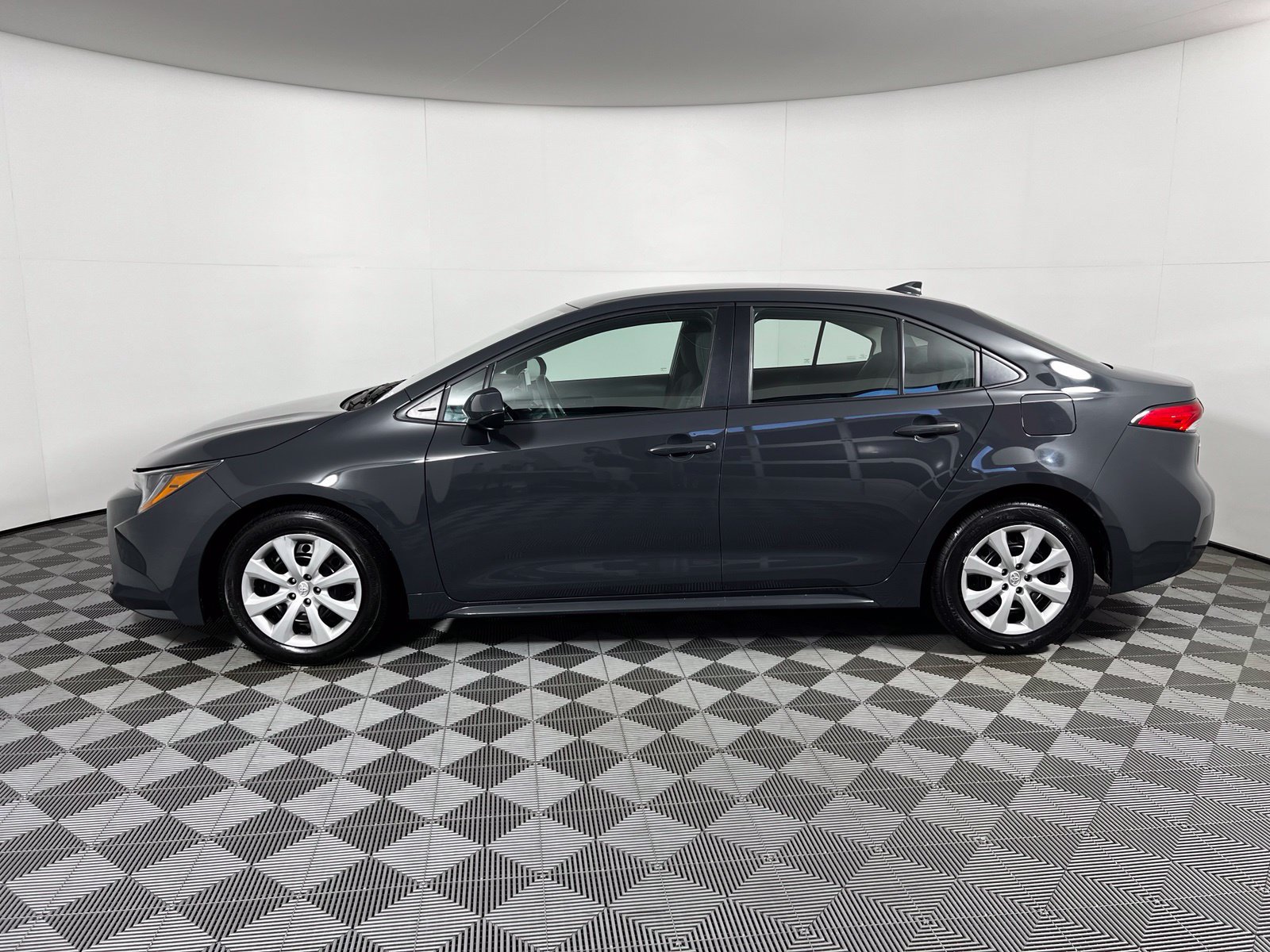 Used 2025 Toyota Corolla LE FWD image 8