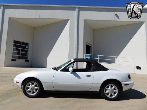 Used 1990 MAZDA MX-5 Miata image 2