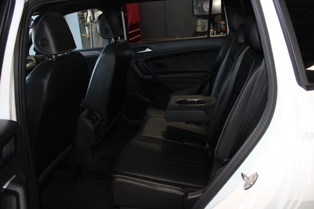 Used 2024 Volkswagen Tiguan SE R-Line AWD/4WD image 12