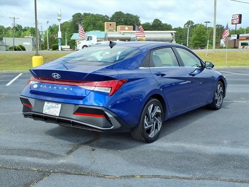 Used 2025 Hyundai Elantra SEL FWD image 18