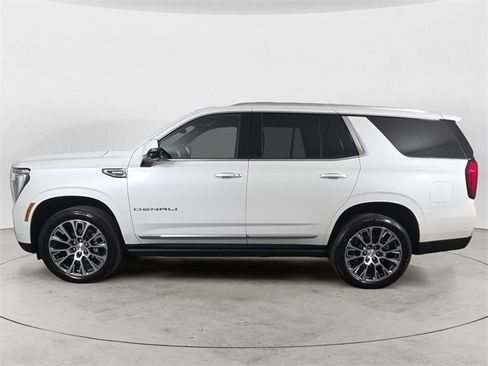 Used 2025 GMC Yukon Denali w/ Denali Reserve Package image 2