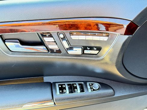 Used 2011 Mercedes-Benz S 550 4MATIC image 16