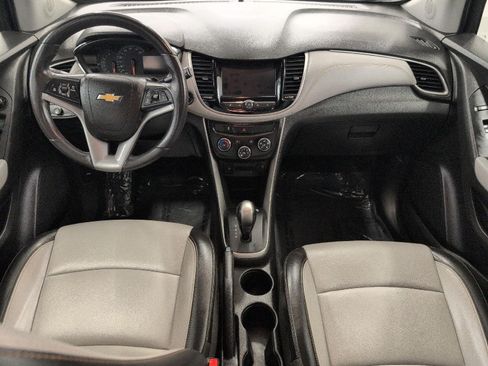 Used 2021 Chevrolet Trax LT w/ Premium Seat Package AWD/4WD image 6