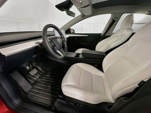Used 2025 Tesla Model Y Long Range RWD image 13
