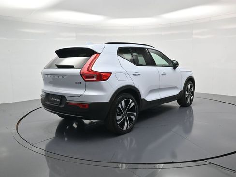 Used 2024 Volvo XC40 B5 Plus AWD/4WD image 30