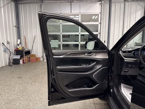 Used 2022 Jeep Grand Cherokee L Limited image 7