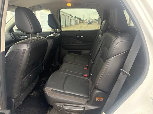Used 2023 Nissan Pathfinder SL AWD/4WD image 4