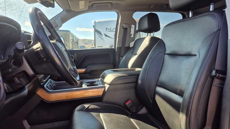Used 2018 Chevrolet Silverado 1500 LTZ w/ LTZ Plus Package AWD/4WD image 9