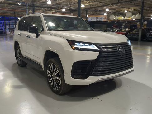 Used 2024 Lexus LX 600 4WD w/ Appearance Package image 4