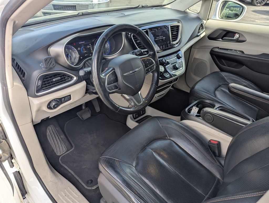 Used 2020 Chrysler Pacifica Touring-L w/ Advanced Safetytec Group FWD image 24