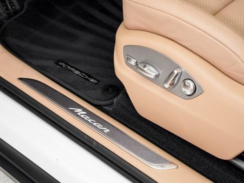 Certified 2026 Porsche Macan AWD/4WD image 11