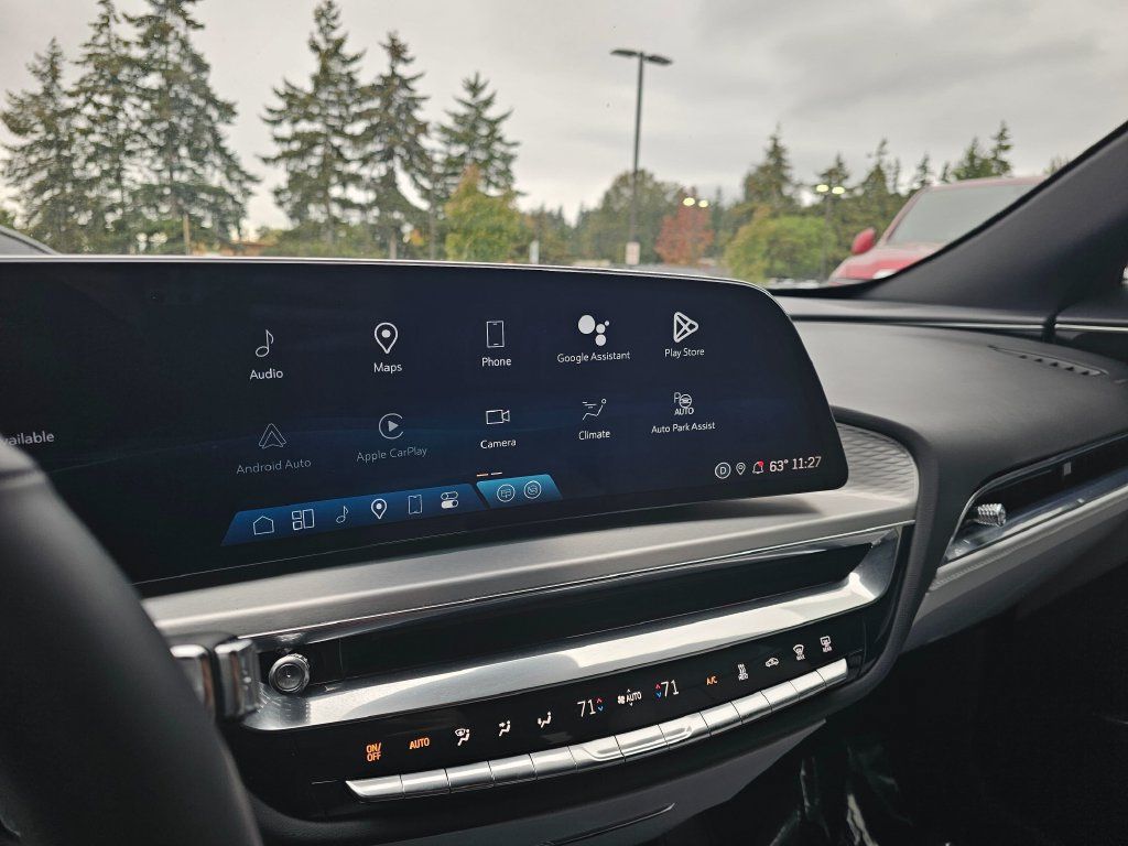 Certified 2024 Cadillac Lyriq Luxury AWD/4WD image 28