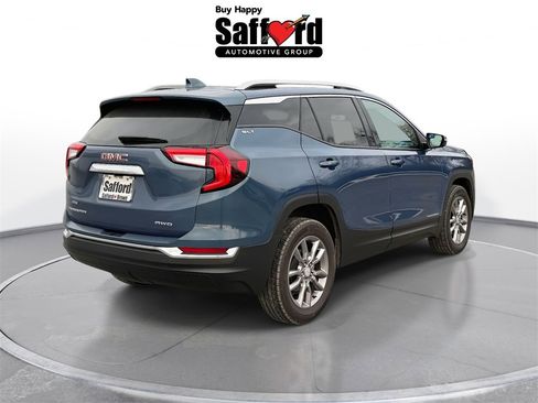 Used 2024 GMC Terrain SLT image 8