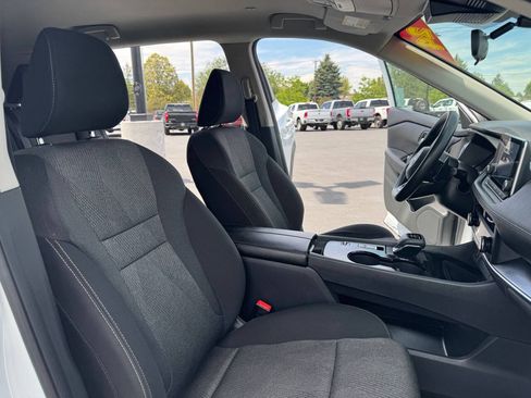 Used 2024 Nissan Rogue SV FWD image 33