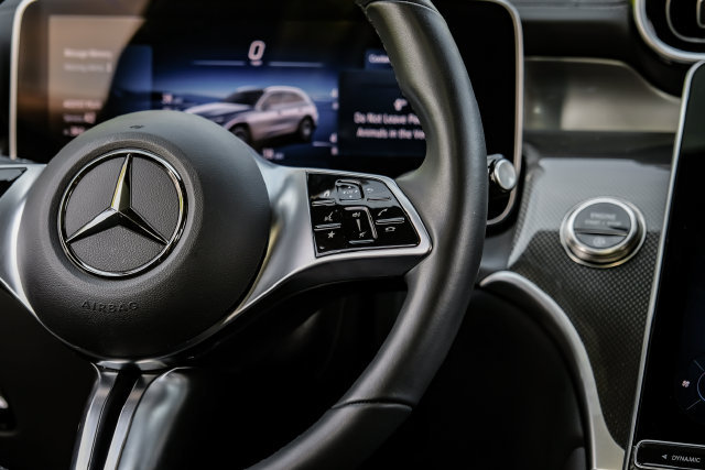 Used 2025 Mercedes-Benz GLC 300 4MATIC image 21