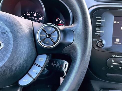 Used 2018 Kia Soul + image 24