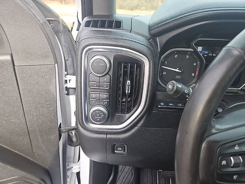 Used 2020 GMC Sierra 2500 Denali w/ Denali Ultimate Package image 17