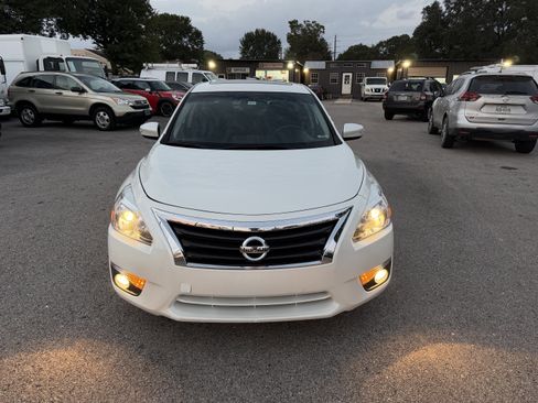 Used 2015 Nissan Altima 2.5 SV w/ Convenience Package image 16