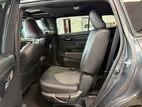 Used 2025 Toyota Highlander XSE AWD/4WD image 22