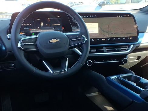 New 2026 Chevrolet Equinox EV LT image 9