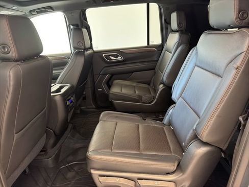 Used 2021 Chevrolet Suburban High Country AWD/4WD image 17