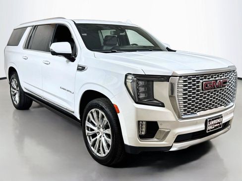 Used 2022 GMC Yukon XL Denali AWD/4WD image 3