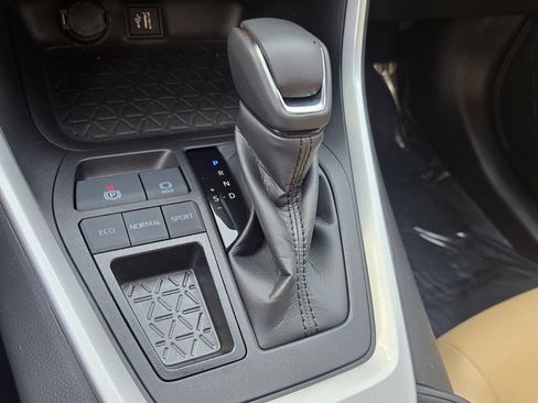 Used 2023 Toyota RAV4 XLE Premium FWD image 20