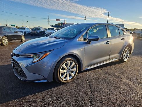 Used 2024 Toyota Corolla LE image 2