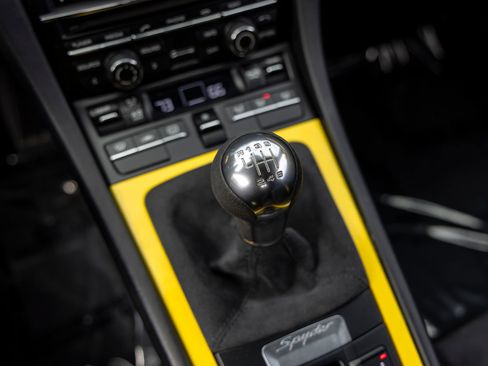 Certified 2016 Porsche Boxster Spyder RWD image 41