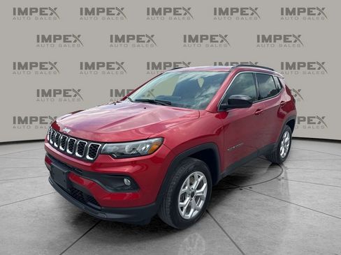 Used 2025 Jeep Compass Latitude AWD/4WD image 1
