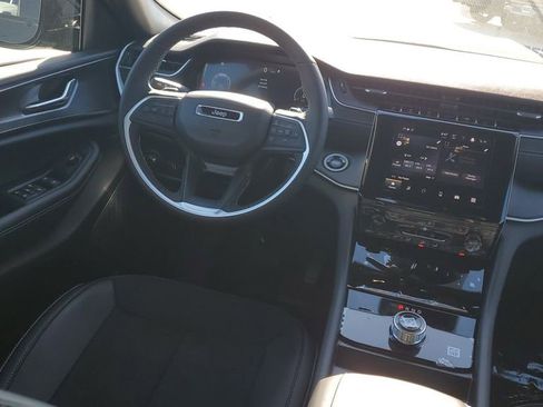 New 2025 Jeep Grand Cherokee Altitude image 13