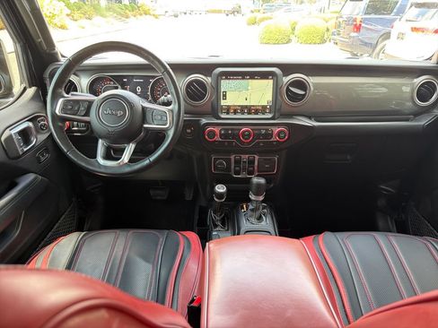 Used 2022 Jeep Wrangler Unlimited Sahara w/ Cold Weather Group AWD/4WD image 2